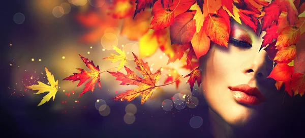 Girl with colourful autumn leaves hairstyle — Stock Photo, Image