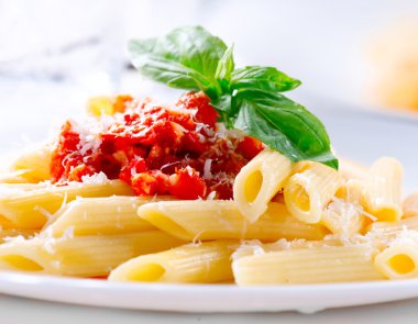 Bolonez soslu penne makarna, 