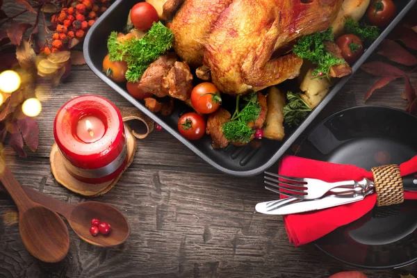 感謝祭の休日の夕食のための七面鳥の丸焼き — ストック写真
