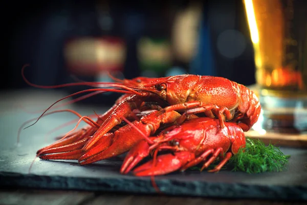 Weergave Van Rode Gekookte Rivierkreeft Met Kruiden Natuursteen Leisteen Sluit — Stockfoto