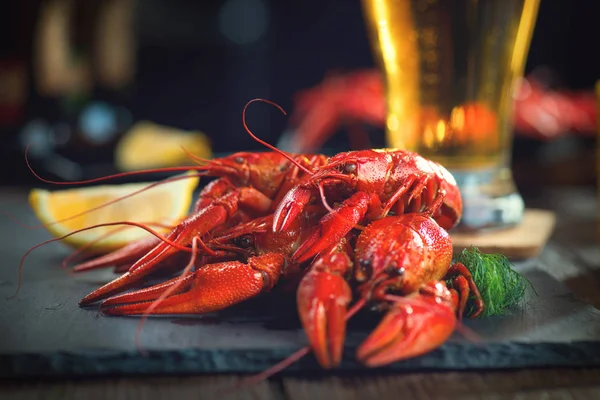 Vista Cercana Cangrejos Río Cocidos Rojo Con Especias Pizarra Piedra — Foto de Stock