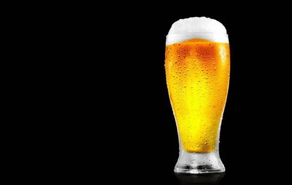 Холодне Ремесло Легке Пиво Склянці Краплями Води Чорному Тлі — стокове фото