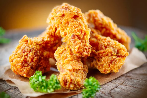 Crispy Fried Kentucky Chicken Wings Served Parsley Wooden Table — Stock Photo, Image