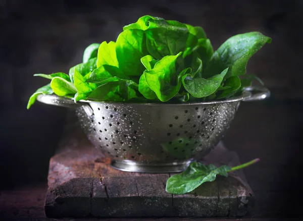 Fresh Spinach Leaves Metal Colander Wooden Table — Stock Photo, Image