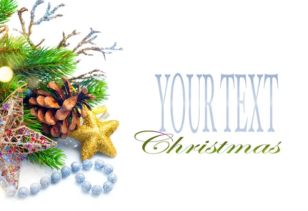 Weihnachtsdekoration Mit Tannenzweigen Auf Weißem Hintergrund Mit Platz Für Text — Stockfoto