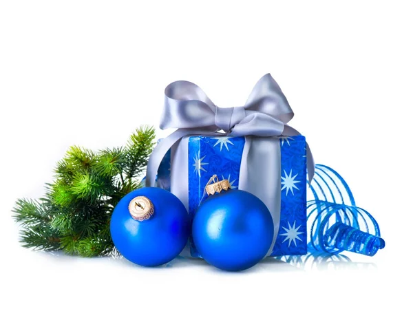 Blauwe Doos Van Gift Van Kerstmis Decoraties Geïsoleerd Witte Achtergrond — Stockfoto