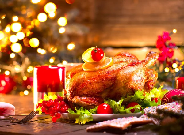 假日烤火鸡在模糊的背景下吃圣诞大餐 — 图库照片