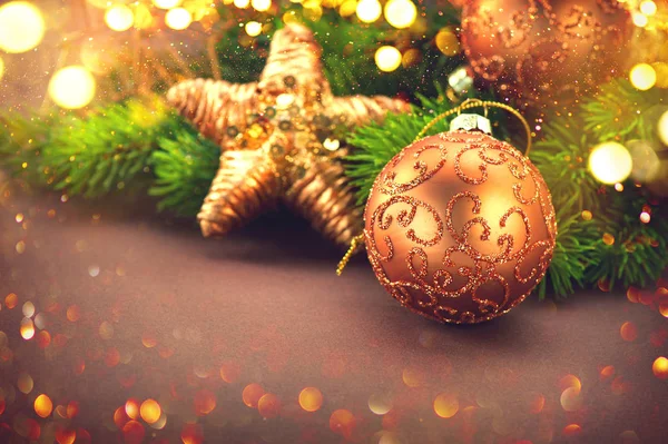 Altın Christmas Dekorasyon Bokeh Arka Plan Üzerinde — Stok fotoğraf