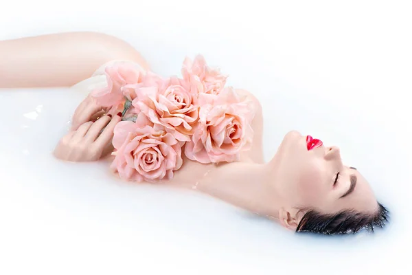 Model Girl Bright Makeup Pink Roses Bouquet Taking Milk Bath — Stock Photo, Image