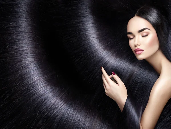 Frauenprofil Mit Langen Glatten Schwarzen Haaren Als Hintergrund — Stockfoto