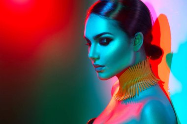Renkli parlak ışıklar yerleştireceğini moda makyaj moda modeli