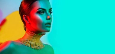 Renkli parlak ışıklar yerleştireceğini moda makyaj moda modeli