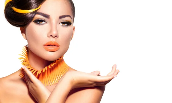 Modelo Moda Con Maquillaje Amarillo Accesorios —  Fotos de Stock