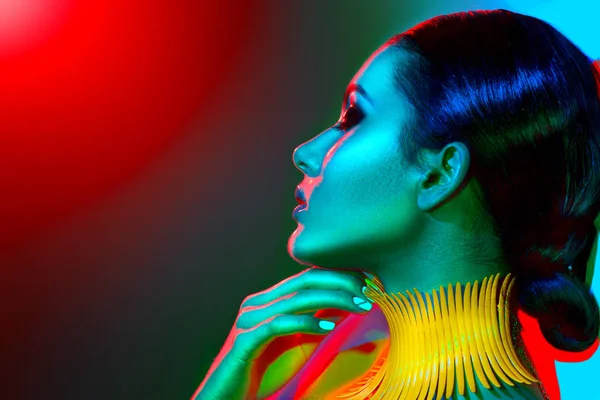 Renkli Parlak Işıklar Yerleştireceğini Moda Makyaj Moda Modeli — Stok fotoğraf