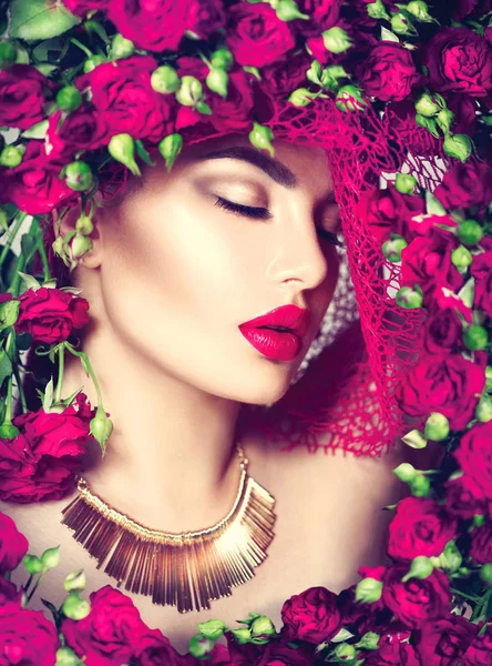 Retrato Mulher Com Olhos Fechados Moldura Rosas Rosa — Fotografia de Stock