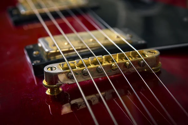 Червоний акустична гітара — стокове фото