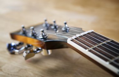 akustik gitarı kapat.