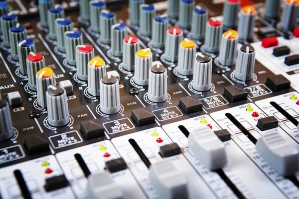 Ses müzik karıştırıcı kontrol paneli