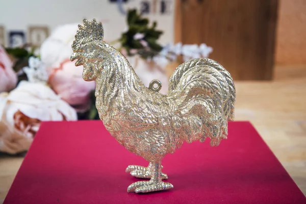 Figura di un gallo d'oro — Foto Stock