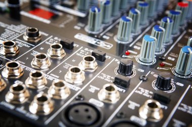Ses müzik karıştırıcı kontrol paneli.