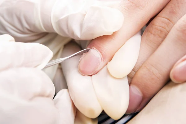 Manicura en salón de belleza . —  Fotos de Stock