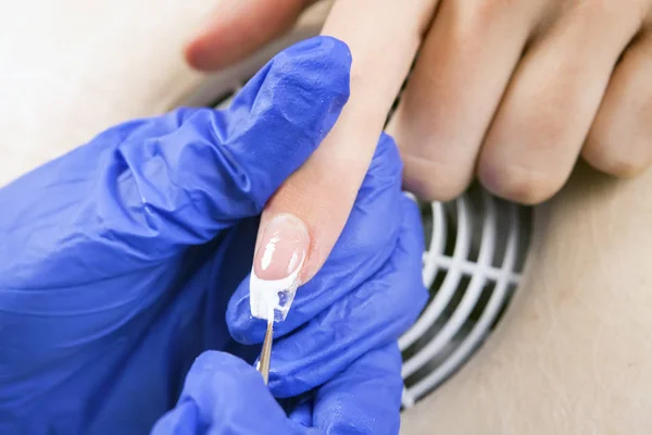 Manicura en salón de belleza . —  Fotos de Stock