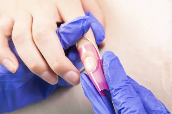 Manicura en salón de belleza . —  Fotos de Stock