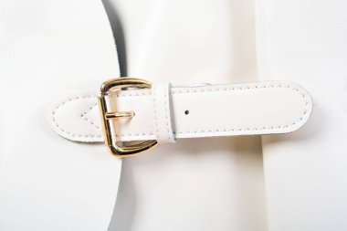 Bir beyaz deri çanta aksesuarları