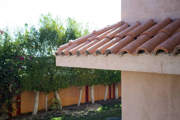 Dach mit einem alten Ziegel — Stockfoto