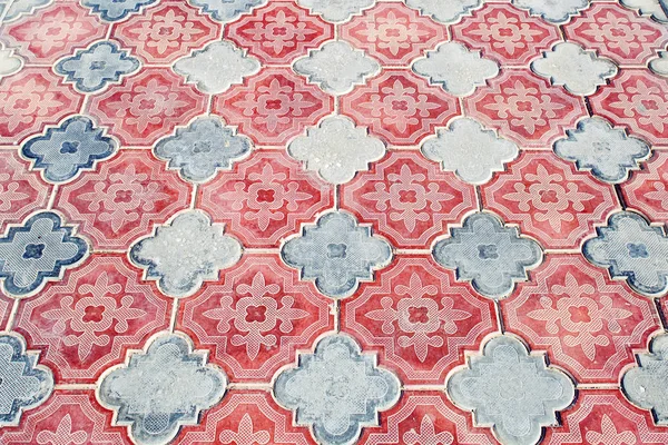 Fragmento de azulejos antigos e textura da superfície do pavimento de azulejos — Fotografia de Stock