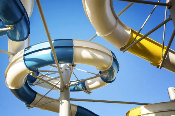 Parque acuático con vuelos de agua — Foto de Stock