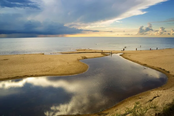 Mooie zomerse landschap van de Baltische Zee — Stockfoto