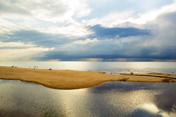 Mooie zomerse landschap van de Baltische Zee — Stockfoto