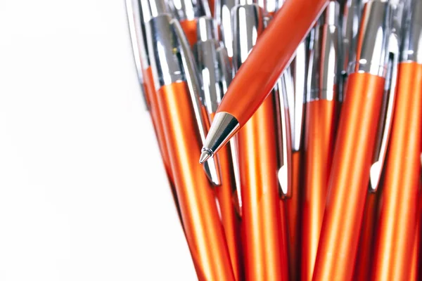Oranje pennen achtergrond — Stockfoto