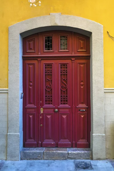 Porta rossa vintage in legno — Foto Stock