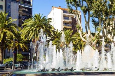 Perpignan turist ofisi önünde Çeşme.