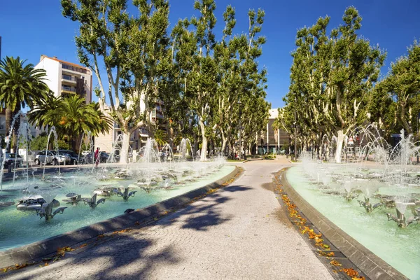 Fontänen framför Perpignan turist byrå. — Stockfoto