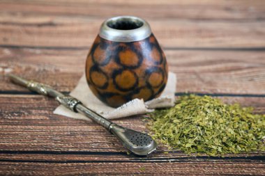 yerba mate Kupası ve saman