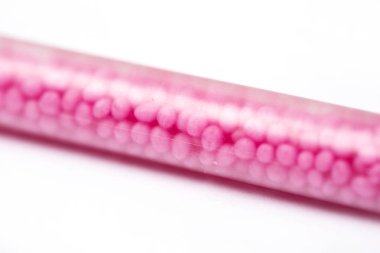 Kopya alanı beyaz zemin üzerine payet içme. 