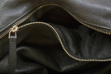  Deri çanta yakın çekim.