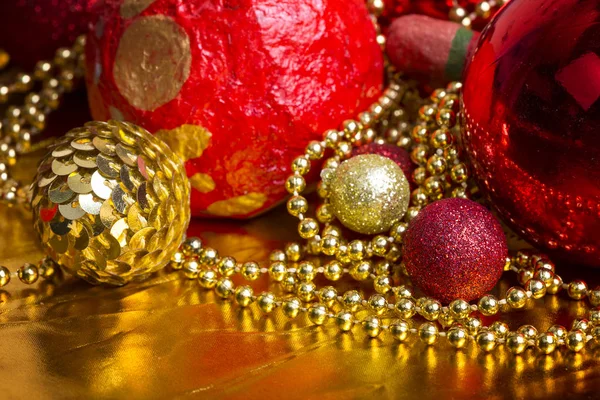 Noel altın ve kırmızı arka plan