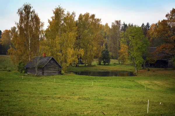 Paisagem de queda perto de Cesis, Letónia — Fotografia de Stock