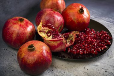 kırmızı nar suyu.