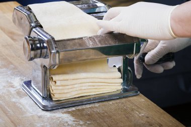 Taze makarna elle yapımı