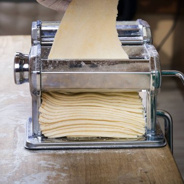 Taze makarna elle yapımı