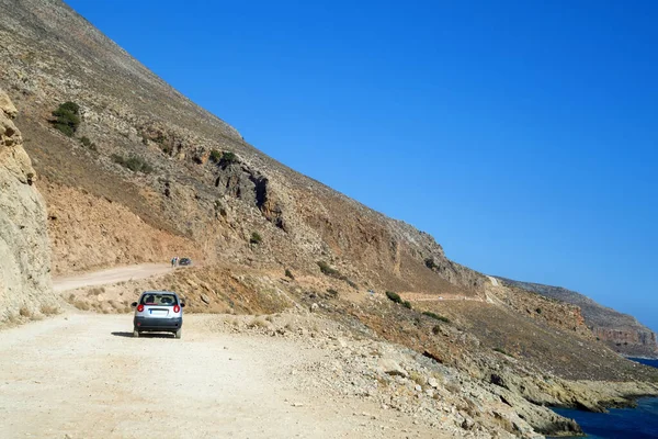 Car Steep Shallow Dangerous Mountain Road — Stock Photo, Image