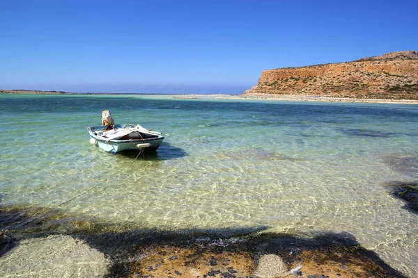 Balos Lagoon Crete Island Greece Boat Crystal Clear Water — Stock Photo, Image
