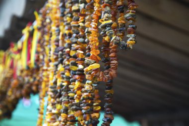 Kehribar, Litvanya 'nın Klaipeda kentindeki geleneksel ürünler fuarında geleneksel ve doğal bir pazar yolu üzerinde