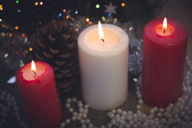 Natürmort mumlar ve bir yerde