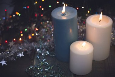 Mumlar yanan ile natürmort